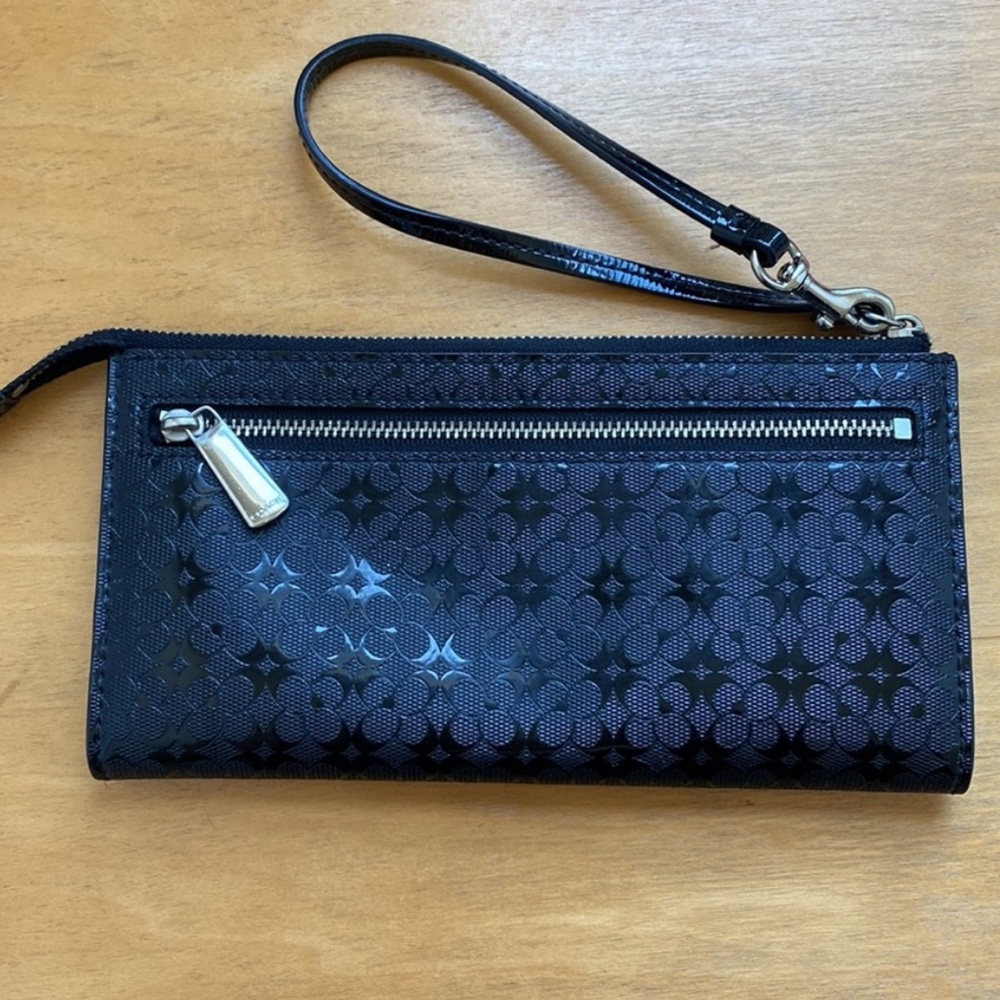 COACH black fancy wristlet purse. New without tags. Great design. Quality purse.